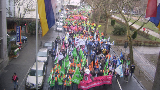 Demonstrationszug auf der Kaiserstraße in Mainz