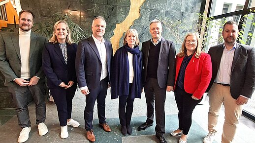 Gruppenfoto mit sieben Personen
